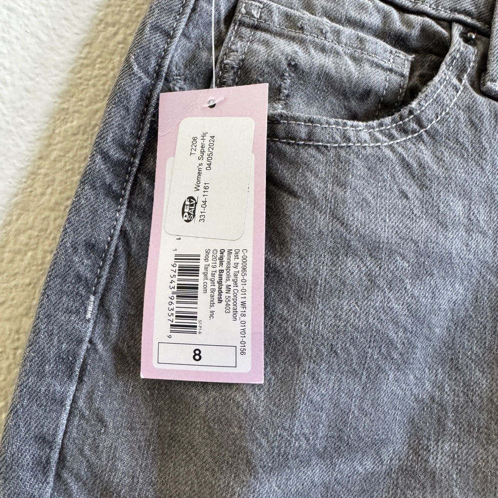 NWT Wild Fable Gray Distressed High Rise Tapered Mom Jeans Size 8 - Picture 6 of 7